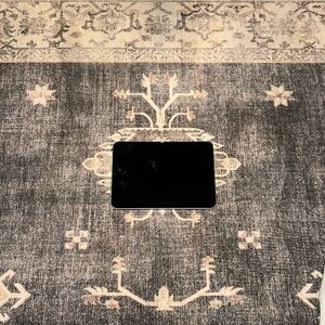 This is an Apple iPad mini 6th generation. It works great. No cracks!